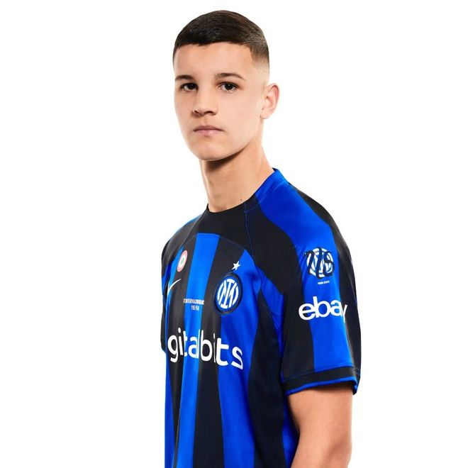 连线侧翼的 连线侧翼的